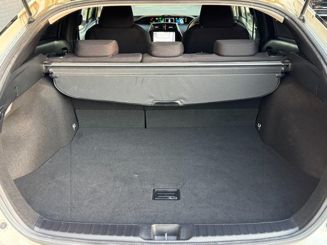 プリウス Sセーフティプラス ETC クリアランスソナー レーンアシスト オートクルーズコントロール パークアシスト 衝突被害軽減システム バックカメラ ナビ TV アルミホイール オートマチックハイビーム オートライト(18枚目)