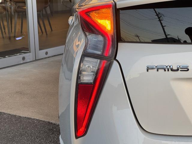 プリウス Sセーフティプラス ETC クリアランスソナー レーンアシスト オートクルーズコントロール パークアシスト 衝突被害軽減システム バックカメラ ナビ TV アルミホイール オートマチックハイビーム オートライト(26枚目)