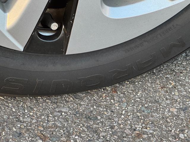 プリウス Sセーフティプラス ETC クリアランスソナー レーンアシスト オートクルーズコントロール パークアシスト 衝突被害軽減システム バックカメラ ナビ TV アルミホイール オートマチックハイビーム オートライト(35枚目)