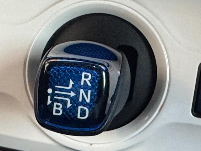 プリウス Sセーフティプラス ETC クリアランスソナー レーンアシスト オートクルーズコントロール パークアシスト 衝突被害軽減システム バックカメラ ナビ TV アルミホイール オートマチックハイビーム オートライト(46枚目)