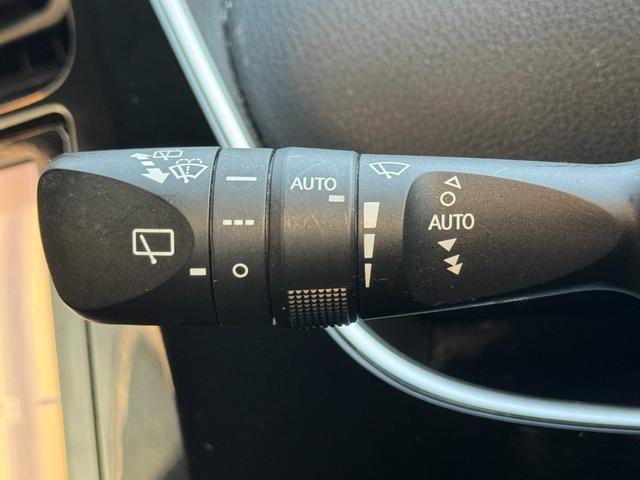 プリウス Sセーフティプラス ETC クリアランスソナー レーンアシスト オートクルーズコントロール パークアシスト 衝突被害軽減システム バックカメラ ナビ TV アルミホイール オートマチックハイビーム オートライト(52枚目)