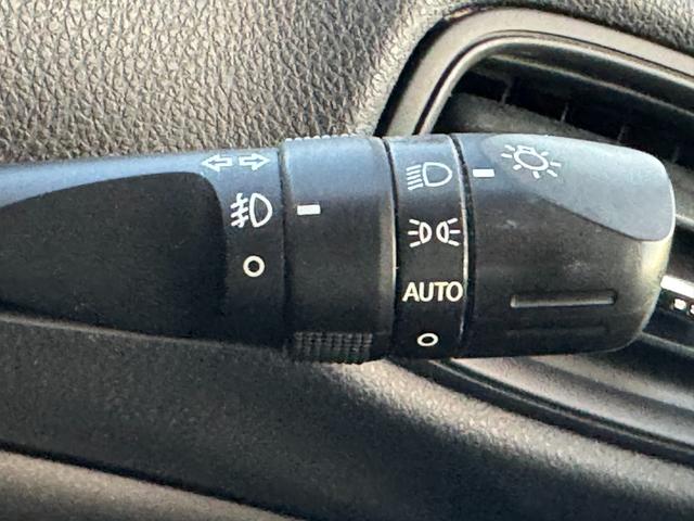 プリウス Sセーフティプラス ETC クリアランスソナー レーンアシスト オートクルーズコントロール パークアシスト 衝突被害軽減システム バックカメラ ナビ TV アルミホイール オートマチックハイビーム オートライト(53枚目)