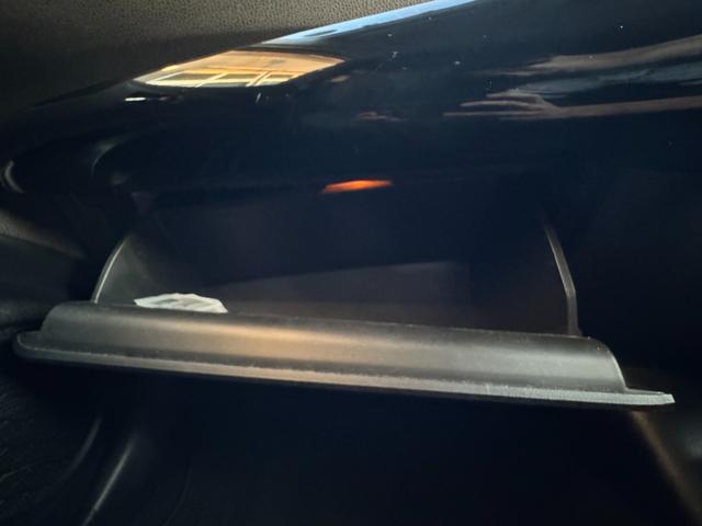 プリウス Sセーフティプラス ETC クリアランスソナー レーンアシスト オートクルーズコントロール パークアシスト 衝突被害軽減システム バックカメラ ナビ TV アルミホイール オートマチックハイビーム オートライト(56枚目)