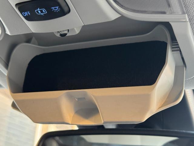 プリウス Sセーフティプラス ETC クリアランスソナー レーンアシスト オートクルーズコントロール パークアシスト 衝突被害軽減システム バックカメラ ナビ TV アルミホイール オートマチックハイビーム オートライト(62枚目)