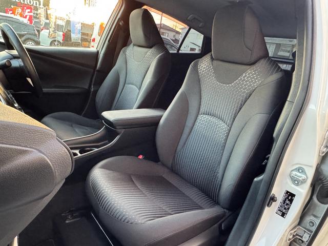 プリウス Sセーフティプラス ETC クリアランスソナー レーンアシスト オートクルーズコントロール パークアシスト 衝突被害軽減システム バックカメラ ナビ TV アルミホイール オートマチックハイビーム オートライト(69枚目)