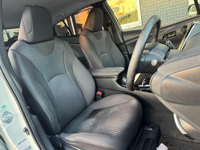 プリウス Sセーフティプラス ETC クリアランスソナー レーンアシスト オートクルーズコントロール パークアシスト 衝突被害軽減システム バックカメラ ナビ TV アルミホイール オートマチックハイビーム オートライト(72枚目)