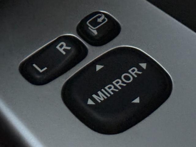 プリウスアルファ G ドライブレコーダー ETC ナビ TV クリアランスソナー オートクルーズコントロール アルミホイール スマートキー 電動格納ミラー 3列シート CVT 盗難防止システム 衝突安全ボディ ABS(7枚目)