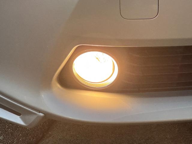 プリウスアルファ G ドライブレコーダー ETC ナビ TV クリアランスソナー オートクルーズコントロール アルミホイール スマートキー 電動格納ミラー 3列シート CVT 盗難防止システム 衝突安全ボディ ABS(27枚目)