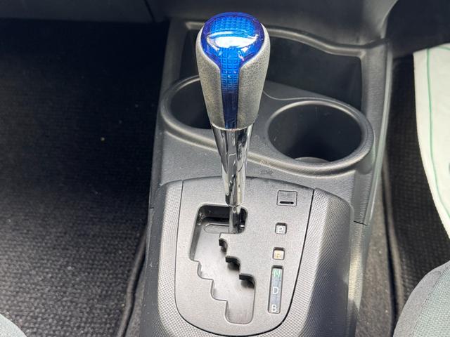 アクア Sスタイルブラック ドライブレコーダー ETC バックカメラ ナビ TV レーンアシスト 衝突被害軽減システム アルミホイール オートマチックハイビーム オートライト スマートキー アイドリングストップ 電動格納ミラー(6枚目)