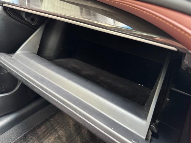 クラウンハイブリッド アスリートS ETC クリアランスソナー オートクルーズコントロール バックカメラ ナビ アルミホイール オートライト HID サンルーフ CVT スマートキー 電動格納ミラー 盗難防止システム パワーシート CD(47枚目)