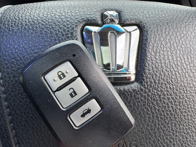 クラウンハイブリッド アスリートS ETC クリアランスソナー オートクルーズコントロール バックカメラ ナビ アルミホイール オートライト HID サンルーフ CVT スマートキー 電動格納ミラー 盗難防止システム パワーシート CD(56枚目)