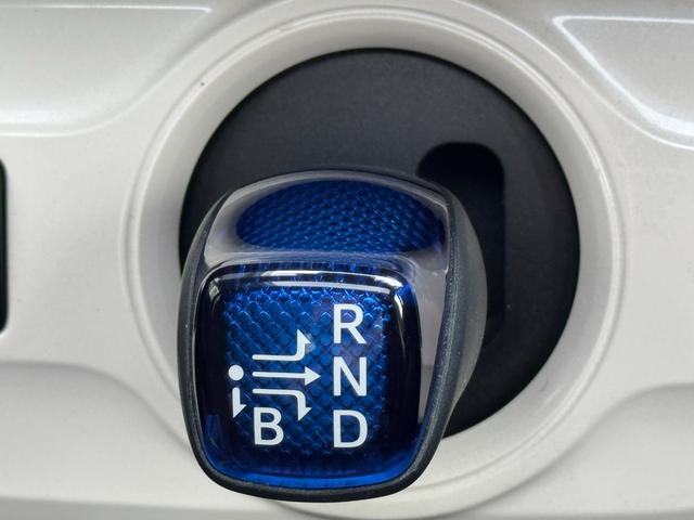 発進時や後退時に必ず操作するレバーです。操作のしやすさが肝になってきます。ぜひ一度体感してください。