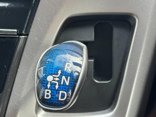 プリウスアルファ S ETC バックカメラ ナビ TV オートクルーズコントロール アルミホイール オートライト スマートキー 電動格納ミラー CVT 盗難防止システム 衝突安全ボディ ABS ESC CD USB(7枚目)