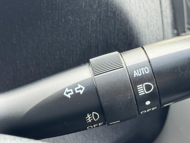 プリウスアルファ S ETC バックカメラ ナビ TV オートクルーズコントロール アルミホイール オートライト スマートキー 電動格納ミラー CVT 盗難防止システム 衝突安全ボディ ABS ESC CD USB(23枚目)