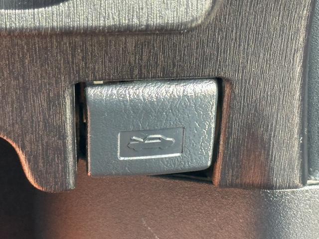 プリウスアルファ S ETC バックカメラ ナビ TV オートクルーズコントロール アルミホイール オートライト スマートキー 電動格納ミラー CVT 盗難防止システム 衝突安全ボディ ABS ESC CD USB(47枚目)