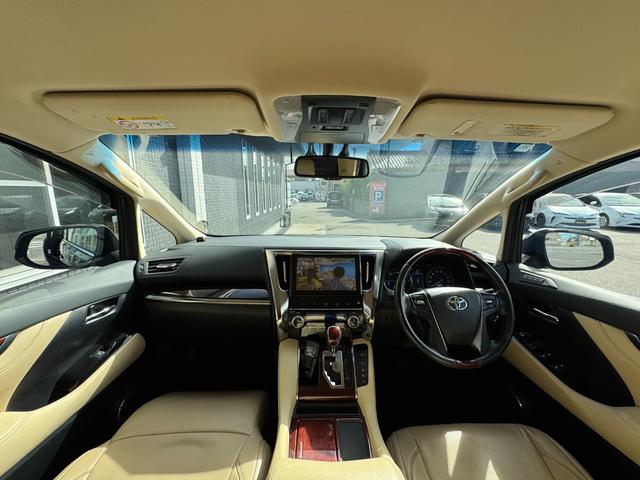 アルファードハイブリッド Ｇ　４ＷＤ　ＥＴＣ　バックカメラ　ナビ　ＴＶ　クリアランスソナー　オートクルーズコントロール　両側電動スライドドア　オートライト　ＬＥＤヘッドランプ　スマートキー　アイドリングストップ　電動格納ミラー（2枚目）