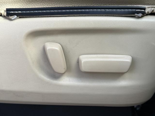 アルファードハイブリッド Ｇ　４ＷＤ　ＥＴＣ　バックカメラ　ナビ　ＴＶ　クリアランスソナー　オートクルーズコントロール　両側電動スライドドア　オートライト　ＬＥＤヘッドランプ　スマートキー　アイドリングストップ　電動格納ミラー（64枚目）