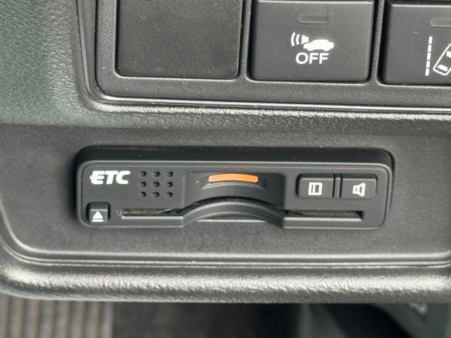 オデッセイハイブリッド ハイブリッドアブソルート・ホンダセンシング ハイブリッド ETC バックカメラ ナビ TV 両側電動スライドドア オートクルーズコントロール レーンアシスト 衝突被害軽減システム オートライト LEDヘッドランプ スマートキー 電動格納ミラー(4枚目)