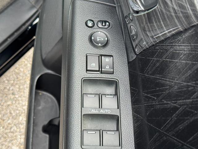 オデッセイハイブリッド ハイブリッドアブソルート・ホンダセンシング ハイブリッド ETC バックカメラ ナビ TV 両側電動スライドドア オートクルーズコントロール レーンアシスト 衝突被害軽減システム オートライト LEDヘッドランプ スマートキー 電動格納ミラー(11枚目)