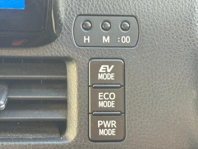 エスクァイア ハイブリッドＧｉ　ＥＴＣ　バックカメラ　ＴＶ　オートクルーズコントロール　両側電動スライドドア　オートライト　ＬＥＤヘッドランプ　スマートキー　アイドリングストップ　電動格納ミラー　シートヒーター　後席モニター（31枚目）