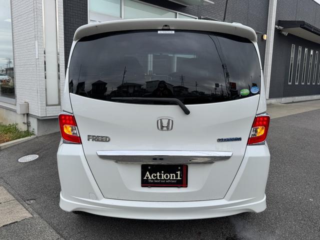フリードハイブリッド ジャストセレクション　ナビ　ＴＶ　ＥＴＣ　バックカメラ　両側パワースライドドア　ＨＩＤヘッドライト　ＣＤ／ＤＶＤ再生　オートエアコン　オートライト　スマートキー　社外１５インチアルミホイール（9枚目）