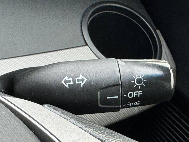 フリードハイブリッド ジャストセレクション　ナビ　ＴＶ　ＥＴＣ　バックカメラ　両側パワースライドドア　ＨＩＤヘッドライト　ＣＤ／ＤＶＤ再生　オートエアコン　オートライト　スマートキー　社外１５インチアルミホイール（27枚目）