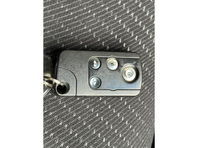 フリードハイブリッド ジャストセレクション　ナビ　ＴＶ　ＥＴＣ　バックカメラ　両側パワースライドドア　ＨＩＤヘッドライト　ＣＤ／ＤＶＤ再生　オートエアコン　オートライト　スマートキー　社外１５インチアルミホイール（35枚目）