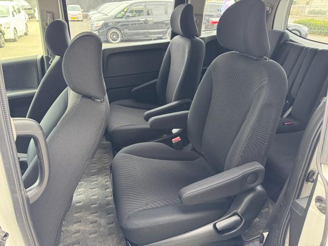 フリードハイブリッド ジャストセレクション　ナビ　ＴＶ　ＥＴＣ　バックカメラ　両側パワースライドドア　ＨＩＤヘッドライト　ＣＤ／ＤＶＤ再生　オートエアコン　オートライト　スマートキー　社外１５インチアルミホイール（53枚目）