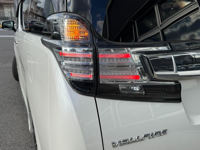 ヴェルファイア ２．５Ｚ　Ｇエディション　ＴＲＤエアロ　フリップダウンモニター　ナビ　ＴＶ　Ｂｌｕｅｔｏｏｔｈ　ＬＥＤヘッドライト　ＣＤ／ＤＶＤ再生　両側パワースライドドア　社外１９インチアルミホイール　クルーズコントロール（11枚目）