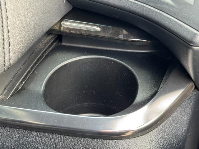 ヴェルファイア ２．５Ｚ　Ｇエディション　ＴＲＤエアロ　フリップダウンモニター　ナビ　ＴＶ　Ｂｌｕｅｔｏｏｔｈ　ＬＥＤヘッドライト　ＣＤ／ＤＶＤ再生　両側パワースライドドア　社外１９インチアルミホイール　クルーズコントロール（34枚目）