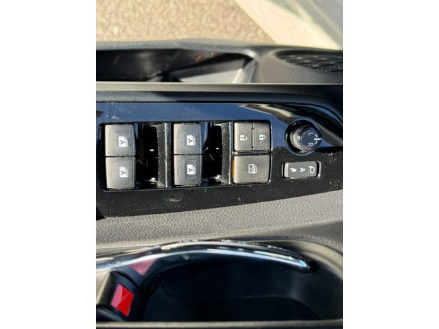 プリウス Ｓセーフティプラス　ナビ　ドライブレコーダー　Ｂｌｕｅｔｏｏｔｈ　バックカメラ　ＥＴＣ　ＣＤ／ＤＶＤ再生　ＬＥＤヘッドライト　スマートキー　プッシュスタート　社外１５インチアルミホイール（13枚目）