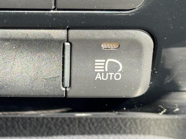 プリウス Ｓセーフティプラス　ナビ　ドライブレコーダー　Ｂｌｕｅｔｏｏｔｈ　バックカメラ　ＥＴＣ　ＣＤ／ＤＶＤ再生　ＬＥＤヘッドライト　スマートキー　プッシュスタート　社外１５インチアルミホイール（17枚目）