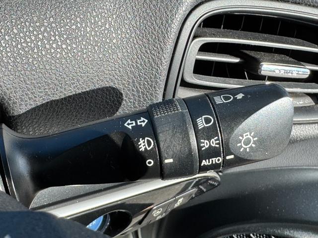 プリウス Ｓセーフティプラス　ナビ　ドライブレコーダー　Ｂｌｕｅｔｏｏｔｈ　バックカメラ　ＥＴＣ　ＣＤ／ＤＶＤ再生　ＬＥＤヘッドライト　スマートキー　プッシュスタート　社外１５インチアルミホイール（22枚目）