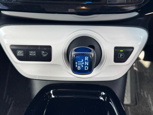 プリウス Ｓセーフティプラス　ナビ　ドライブレコーダー　Ｂｌｕｅｔｏｏｔｈ　バックカメラ　ＥＴＣ　ＣＤ／ＤＶＤ再生　ＬＥＤヘッドライト　スマートキー　プッシュスタート　社外１５インチアルミホイール（27枚目）