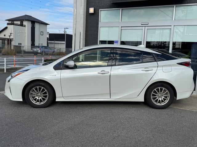 プリウス Ｓセーフティプラス　ナビ　ドライブレコーダー　Ｂｌｕｅｔｏｏｔｈ　バックカメラ　ＥＴＣ　ＣＤ／ＤＶＤ再生　ＬＥＤヘッドライト　スマートキー　プッシュスタート　社外１５インチアルミホイール（46枚目）