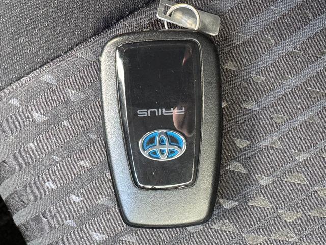 プリウス Ｓセーフティプラス　ナビ　ドライブレコーダー　Ｂｌｕｅｔｏｏｔｈ　バックカメラ　ＥＴＣ　ＣＤ／ＤＶＤ再生　ＬＥＤヘッドライト　スマートキー　プッシュスタート　社外１５インチアルミホイール（56枚目）