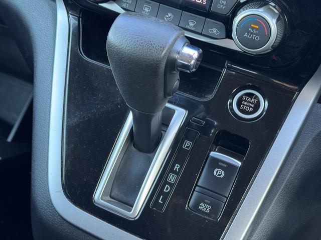 セレナ ハイウェイスター　プロパイロットエディション　フリップダウンモニター　ナビ　ＴＶ　ドライブレコーダー　ＥＴＣ　バックカメラ　ＬＥＤヘッドライト　両側パワースライドドア　オートエアコン　オートライト　スマートキー　プッシュスタート（9枚目）