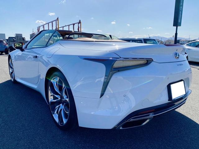 ＬＣ５００　コンバーチブル　サンドベージュトップ　オーカーキャメルレザーインテリア　純正ＯＰ２１ＡＷ　純正ＯＰウィンドスクリーン　レクサスセーフティーシステム　カラーヘッドアップディスプレイ　メーカーフルセグＴＶナビ(3枚目)