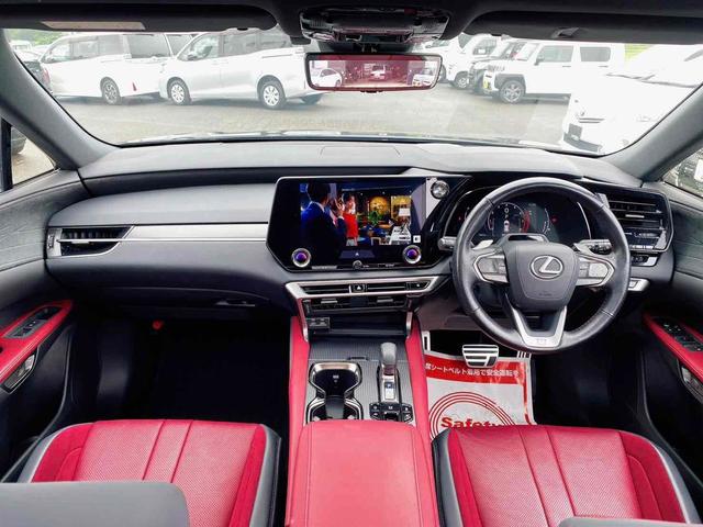 ＲＸ ＲＸ３５０　Ｆスポーツ　４ＷＤ　エアロダイナミクスパッケージ　ＦＳＲエアロ　ミラーウイングマフラー　フィニッシュブレードイルミネーション　メーカーフルセグナビ　パノラマガラスルーフ　デジタルインナーミラー　クルコン　レザー（2枚目）