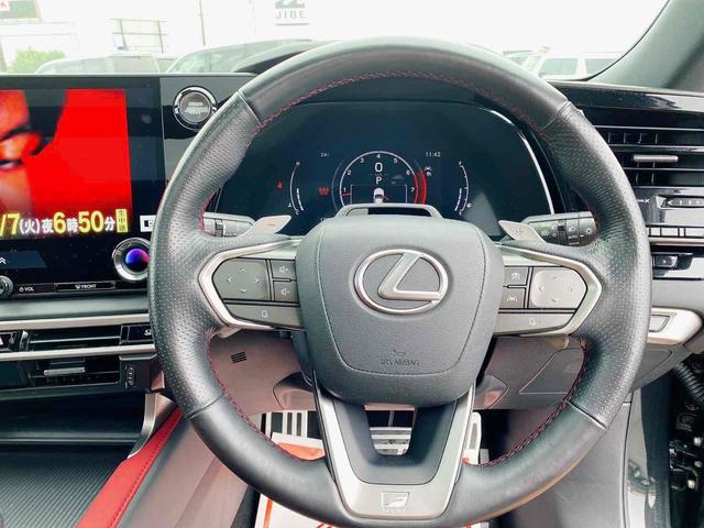 ＲＸ ＲＸ３５０　Ｆスポーツ　４ＷＤ　エアロダイナミクスパッケージ　ＦＳＲエアロ　ミラーウイングマフラー　フィニッシュブレードイルミネーション　メーカーフルセグナビ　パノラマガラスルーフ　デジタルインナーミラー　クルコン　レザー（3枚目）