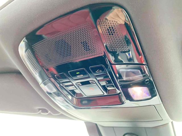 ＲＸ ＲＸ３５０　Ｆスポーツ　４ＷＤ　エアロダイナミクスパッケージ　ＦＳＲエアロ　ミラーウイングマフラー　フィニッシュブレードイルミネーション　メーカーフルセグナビ　パノラマガラスルーフ　デジタルインナーミラー　クルコン　レザー（6枚目）