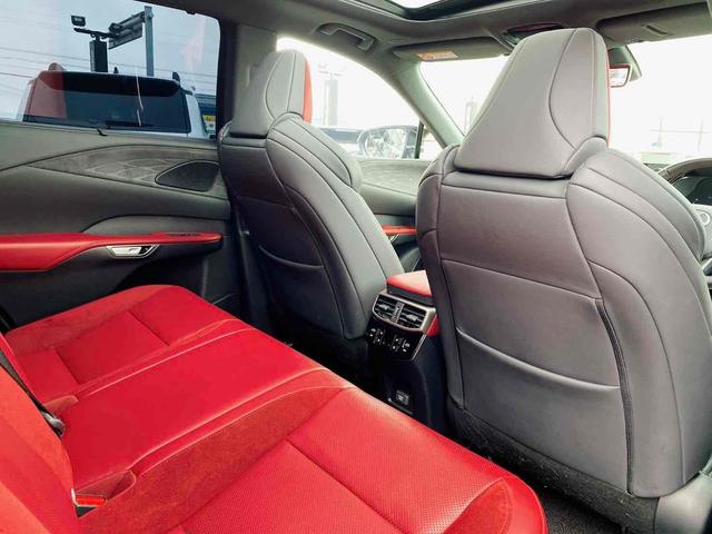 ＲＸ ＲＸ３５０　Ｆスポーツ　４ＷＤ　エアロダイナミクスパッケージ　ＦＳＲエアロ　ミラーウイングマフラー　フィニッシュブレードイルミネーション　メーカーフルセグナビ　パノラマガラスルーフ　デジタルインナーミラー　クルコン　レザー（42枚目）
