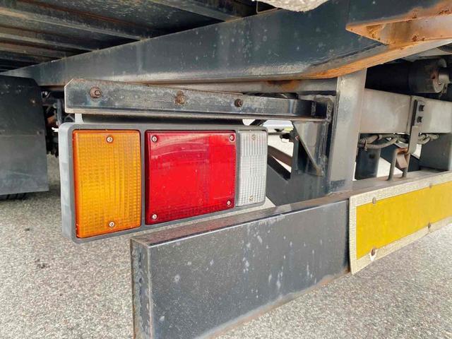 アトラストラック  6速マニュアル エアコン パワステ 3ペダル ドラレコ フォグランプ 左電格ミラー オーバーヘッドコンソール 花見台セーフティーローダー ラジコンウインチ付き 同色バンパー(18枚目)