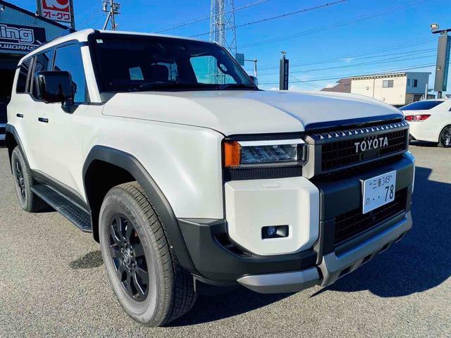 ランドクルーザー２５０ ＶＸファーストエディション　４ＷＤ　ワンオーナー　全周囲カメラ　クリアランスソナー　オートクルーズコントロール　レーンアシスト　衝突被害軽減システム　サンルーフ　ナビ　ＴＶ　オートマチックハイビーム　オートライト（13枚目）