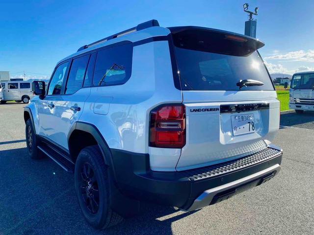ランドクルーザー２５０ ＶＸファーストエディション　４ＷＤ　ワンオーナー　全周囲カメラ　クリアランスソナー　オートクルーズコントロール　レーンアシスト　衝突被害軽減システム　サンルーフ　ナビ　ＴＶ　オートマチックハイビーム　オートライト（17枚目）