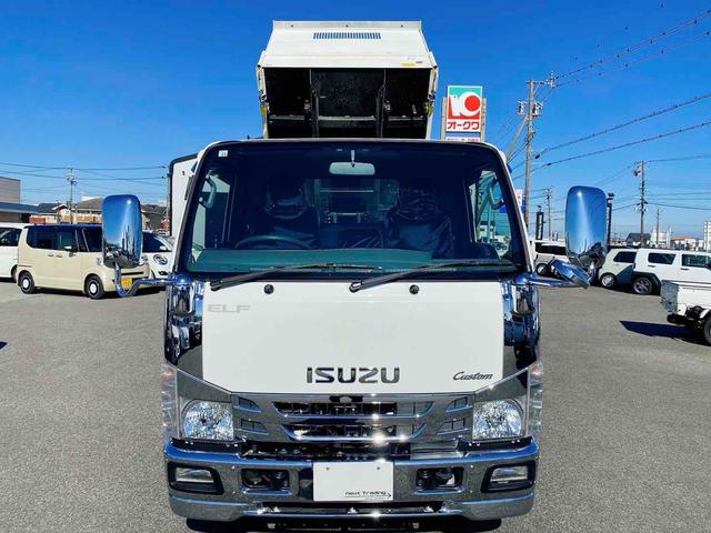 エルフトラック 　ダンプ　低床　ＭＴ　後輪ダブル　キーレスエントリー　電動格納ミラー　ＡＢＳ　エアコン　パワーステアリング　パワーウィンドウ　運転席エアバッグ　助手席エアバッグ　ＣＤ　ＵＳＢ（2枚目）