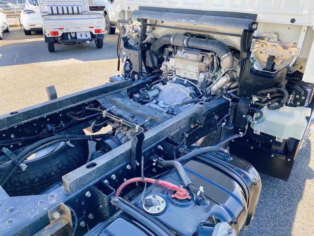 エルフトラック 　ダンプ　低床　ＭＴ　後輪ダブル　キーレスエントリー　電動格納ミラー　ＡＢＳ　エアコン　パワーステアリング　パワーウィンドウ　運転席エアバッグ　助手席エアバッグ　ＣＤ　ＵＳＢ（7枚目）