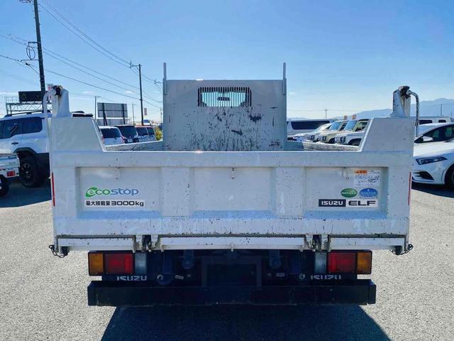 エルフトラック 　ダンプ　低床　ＭＴ　後輪ダブル　キーレスエントリー　電動格納ミラー　ＡＢＳ　エアコン　パワーステアリング　パワーウィンドウ　運転席エアバッグ　助手席エアバッグ　ＣＤ　ＵＳＢ（17枚目）