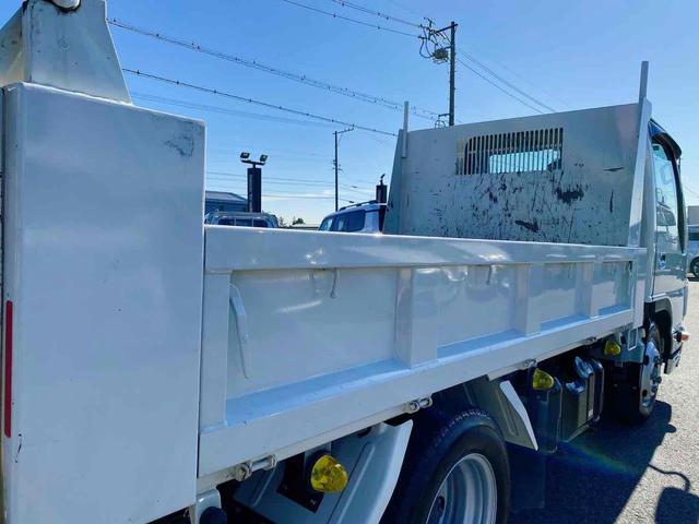 エルフトラック 　ダンプ　低床　ＭＴ　後輪ダブル　キーレスエントリー　電動格納ミラー　ＡＢＳ　エアコン　パワーステアリング　パワーウィンドウ　運転席エアバッグ　助手席エアバッグ　ＣＤ　ＵＳＢ（21枚目）