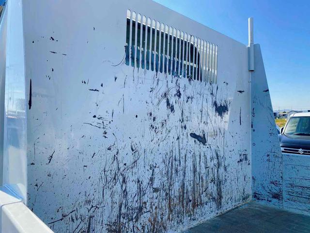 エルフトラック 　ダンプ　低床　ＭＴ　後輪ダブル　キーレスエントリー　電動格納ミラー　ＡＢＳ　エアコン　パワーステアリング　パワーウィンドウ　運転席エアバッグ　助手席エアバッグ　ＣＤ　ＵＳＢ（25枚目）